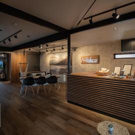Modern Container House - 2 Min Walk to Matsubara Beach - Sleeps 7, hotel a Tsuruga