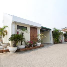 Bualuang HOTEL, hotelli kohteessa Ang Thong