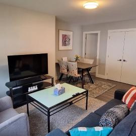 Happy Zone Suite With AC- Sleeps 4- Welcome Snacks, Drinks & Ice-cream!, hotel a Langford