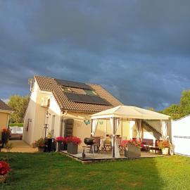gîte m et m, отель в городе Nébouzat