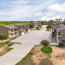 Eagle's Den Suites Carrizo Springs a Travelodge by Wyndham, hotel in Carrizo Springs