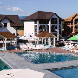 Hotel BILYI AIST, khách sạn ở Solotvyno