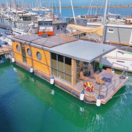 Hausboot - Kleine Auszeit, hotel in Heiligenhafen
