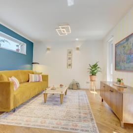 Viesnīca Bungalow - Kinderspielplatz - Garten mit Feuerstelle pilsētā Timelkam
