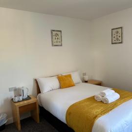 Continental Hotel with access to shared kitchen