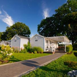 Skandynawia Przystań & Family Resort، فندق في زاتور