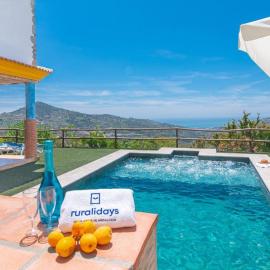 Cortijo La Encina Sayalonga by Ruralidays