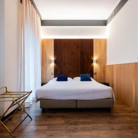 Hotel Italia, מלון בורונה
