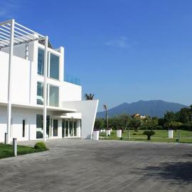 Pietrabianca Exclusive Resort, hotel in Pomigliano dʼArco
