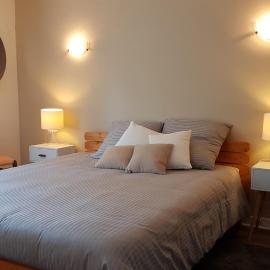 Studio proche Chaine des Puys, SDB privée, kitchenette, hotell i Saint-Genès-Champanelle