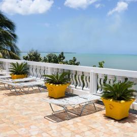 Oceanfront Family Villa, hotel v mestu Black River