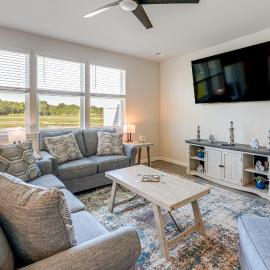 Modern Millville Home: 5 Mi to Beach & Boardwalk!, hotel i Millville