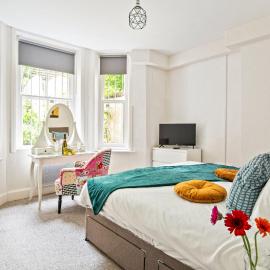 The Sant Bank, central, parking, contractors friendly, 1 bed, sleep up to 4, modern, near beach, hotel a Bournemouth