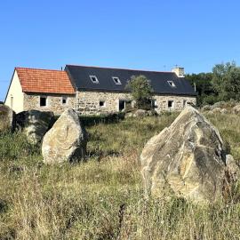Longere a 15km de la Mer et de l'Ile de Brehat avec Menhirs et Moutons Ouessant