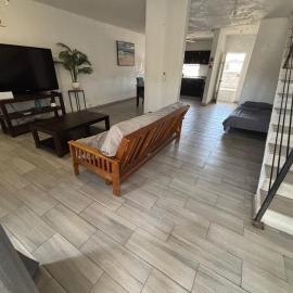 Shoreline Condo 5 Desert Oasis Free Wifi, Cool AC