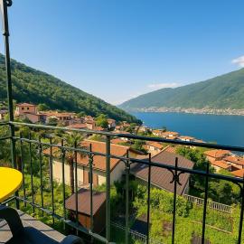 Nesso में, होटल The window on the lake, free parking