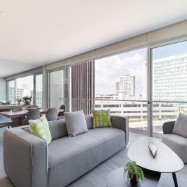 Oceanview 3 BR condo, rooftop pool&jacuzzi, beach!