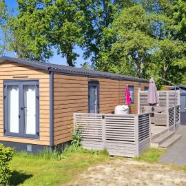 Viesnīca Ferienhaus Chalet Spaciosa Lauwersmeer pilsētā Luversoge