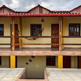 Chalé Pé de Serra, hotel Pombos városában