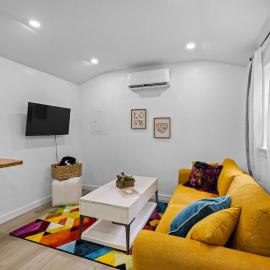 The Daisy- Decatur Family Tiny Home, hotell i Decatur