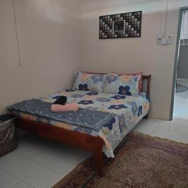 Ontok Ontok Homestay Senawang, hotelli kohteessa Seremban