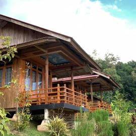 Bagoes View Cottages: Maninjau şehrinde bir otel