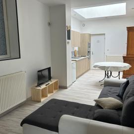Appartement rénové, RDC, proche commodités