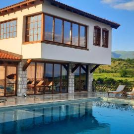 Macedonium Luxury Villa with pool & panoramic view, hotel in Skopje