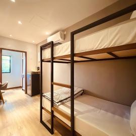 Oxy Suites 1-06 at Shophouse Meisterstadt Pollux Habibie, hotel em Batam Center
