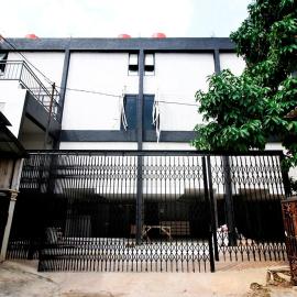 Helloroom Mahkota Bandara Soekarno Hatta, hotel in Rawabokor Dua