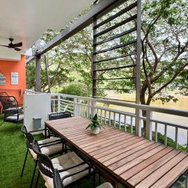 Pico De Loro 2BR Condo Unit, khách sạn ở Nasugbu