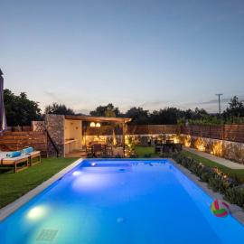 Kathy's apartments in Archaggelos、アルハンゲロスのホテル