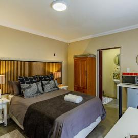 Pumleni Guesthouse, hotel u gradu Hartbesport