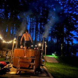 Domek pod sosnami, hotel i Ełk