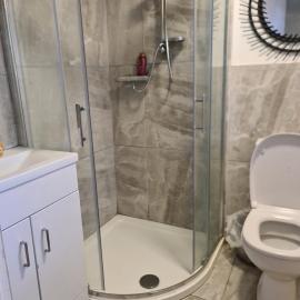 Town guest house، فندق في نيوبريدج