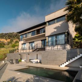 4 BR vila 25 minutes to Barcelona Fantastic sea views pool, hotel in Alella