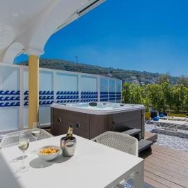 Sea View Luxury Apartments, hotel in Vico Equense