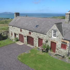 The Loft barn apartment - Pen y Graig Church Bay sea views near beach No Pets, hotel in Llanrhyddlad