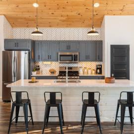 Dreamy Artist Chalet in Secluded Historic Village, hotel a Warren
