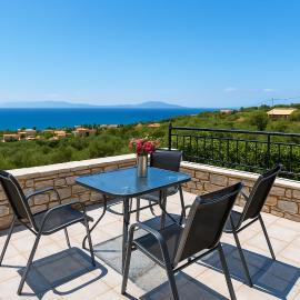 Seaside Serenity - Stylish Seaview Home, hotel din Kotrónion