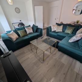 Spacious Large 4 Bed Contractor