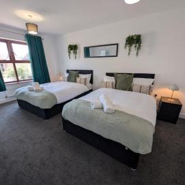 Spacious Large 4 Bed Contractor, Hotel in Dallington