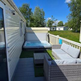 RJ Luxury Caravan Hire With Hot Tub