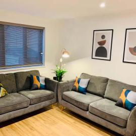 Spacious 3 Bedroom House with Parking in Taunton