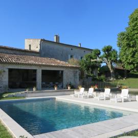 Gites le Fabras, espace de verdure, piscine collective et jeux, Hotel in La Bâtie-Rolland