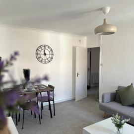 Stylish 2 Bedroom Flat Slough, hotell i Slough