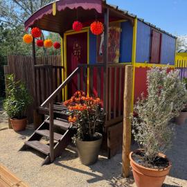 Les Roulottes de Camarkas, hotel in Saintes-Maries-de-la-Mer