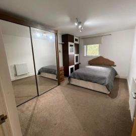 Cozy En-Suite Room with full Home Access, hotel in Harrow