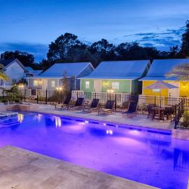 Quaint Cottage with Private Pool-Walk to Everything