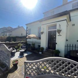 Buttercup Cottage, hotel in Dundrum